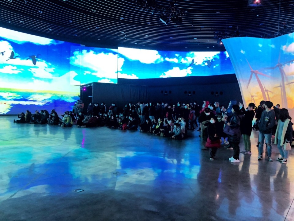 2020台灣燈會「環•台中光影燈區」　9公尺高聲光投影看遍台中人文歷史。(記者林志強翻攝)